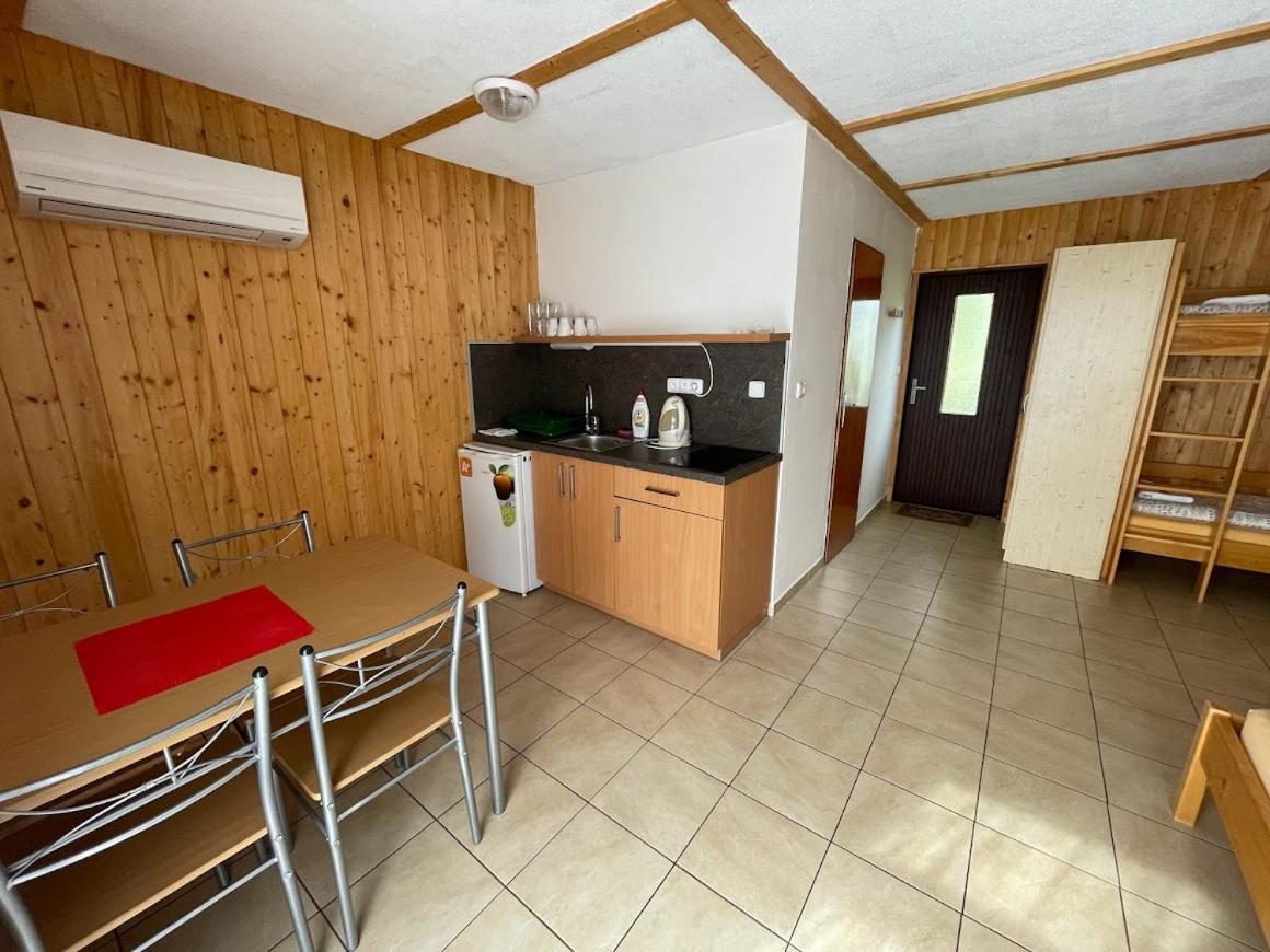 Hotel Rohanov Lhota nad Rohanovem Екстериор снимка