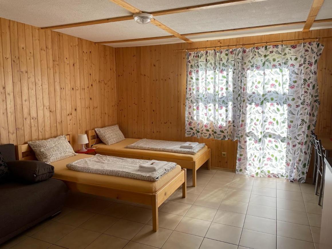 Hotel Rohanov Lhota nad Rohanovem Екстериор снимка