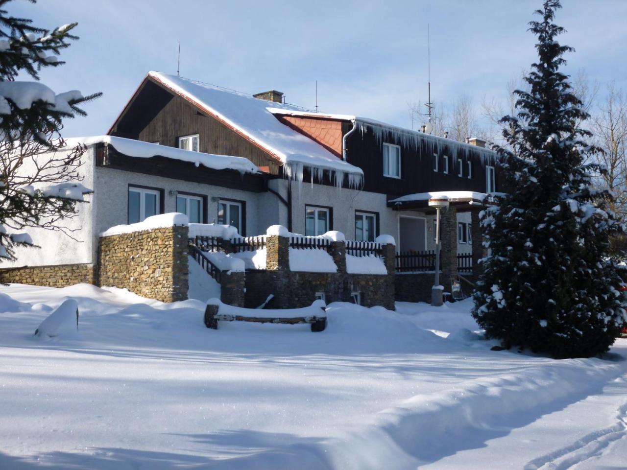 Hotel Rohanov Lhota nad Rohanovem Екстериор снимка