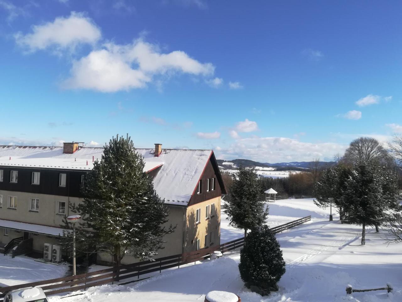 Hotel Rohanov Lhota nad Rohanovem Екстериор снимка